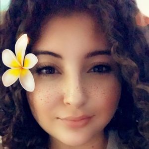 Meet your Posher, Anaid